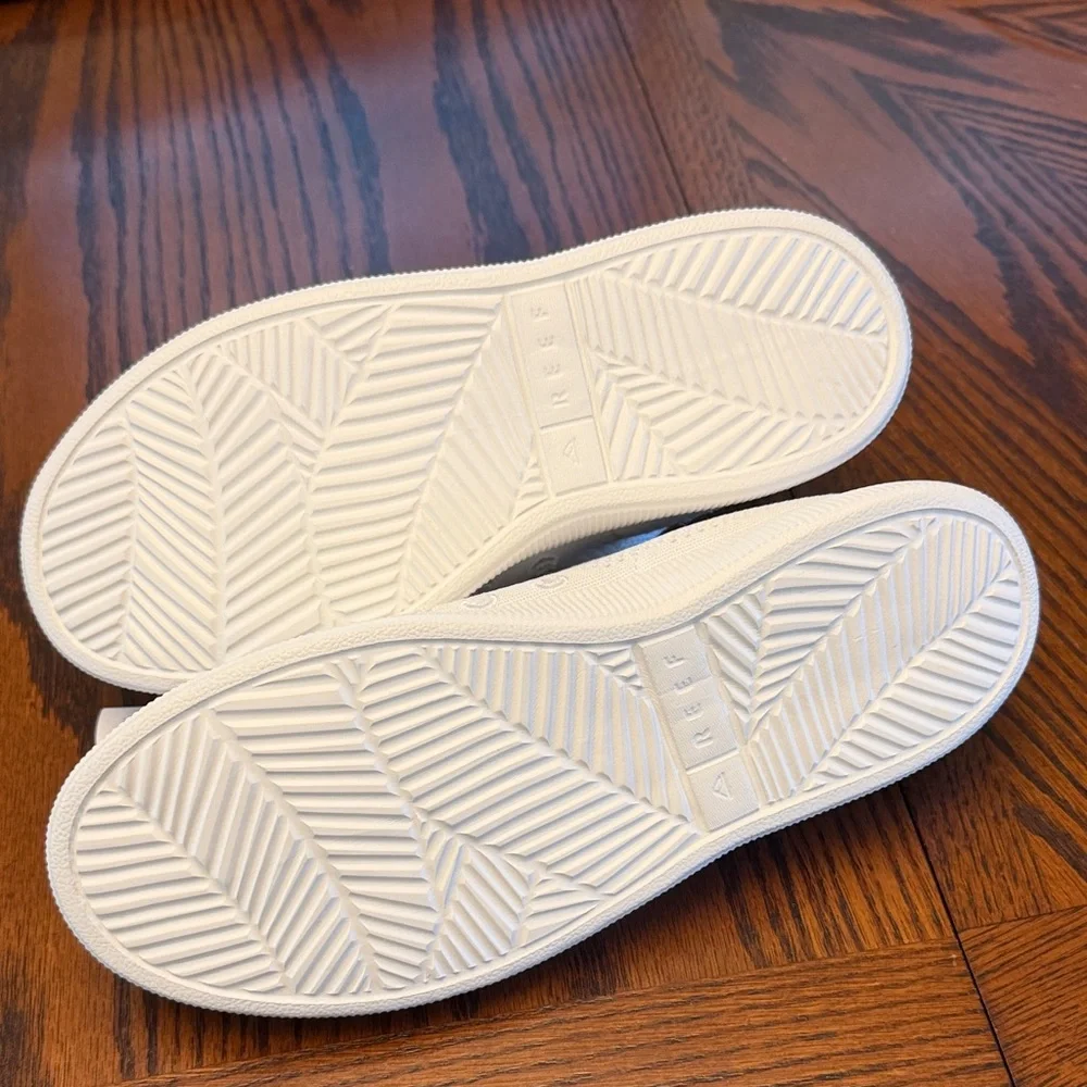 Reef Women's Classic White Sneakers - Picture 4 of 4